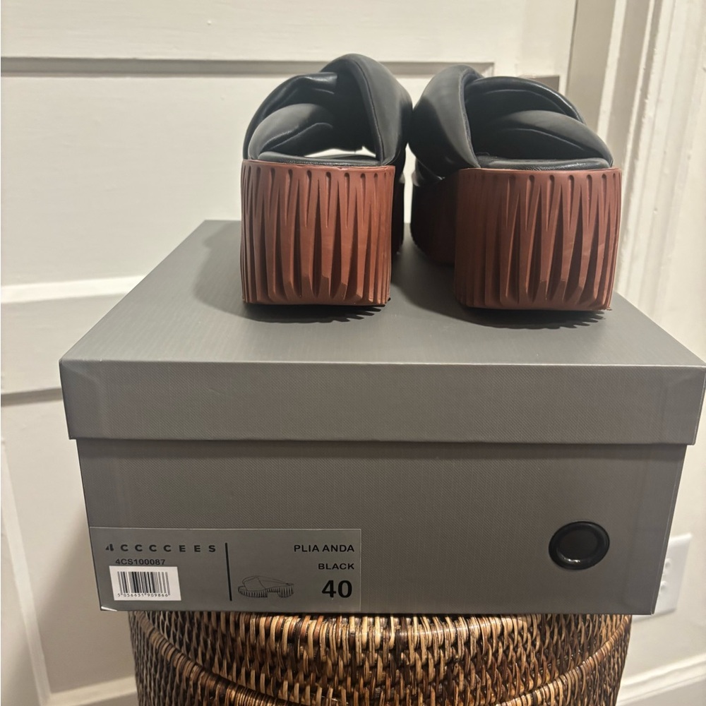 Elegant Black Leather Sandals with Brown Soles - Picture 4 of 5